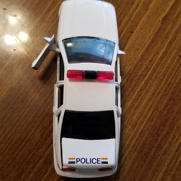Royal Canadian Mounted Police Road Champs die cast police car 1:43 scale - Picture 6 of 12